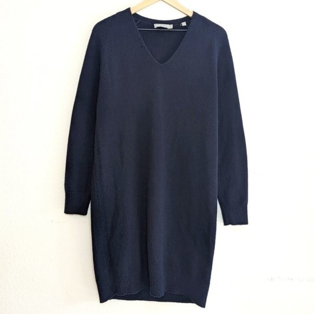 Vince. Navy V-neck long Sweater Dress size M